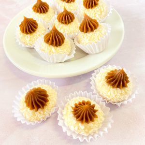 Brigadeiro de coco caramelado con Dulce de leche