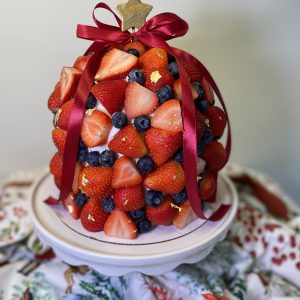 Berry Xmas Dome Cake